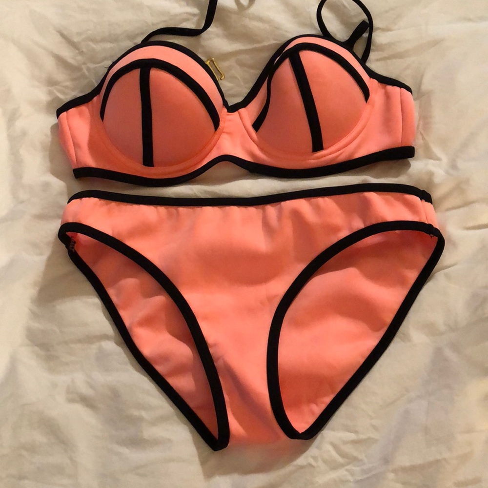 Bikini - Picture 4 of 7